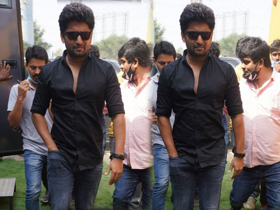 Nani Arrived for Photoshoot with Fans in Hyderabad